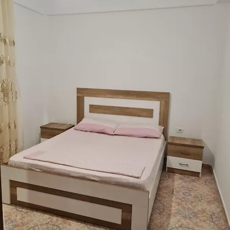 Juli's * Vlorë